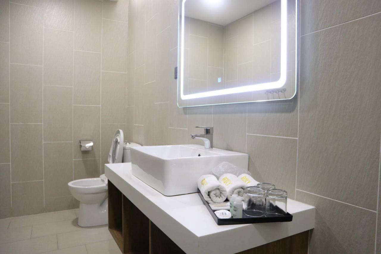 Roxy Hotel Padungan Kuching Exterior foto